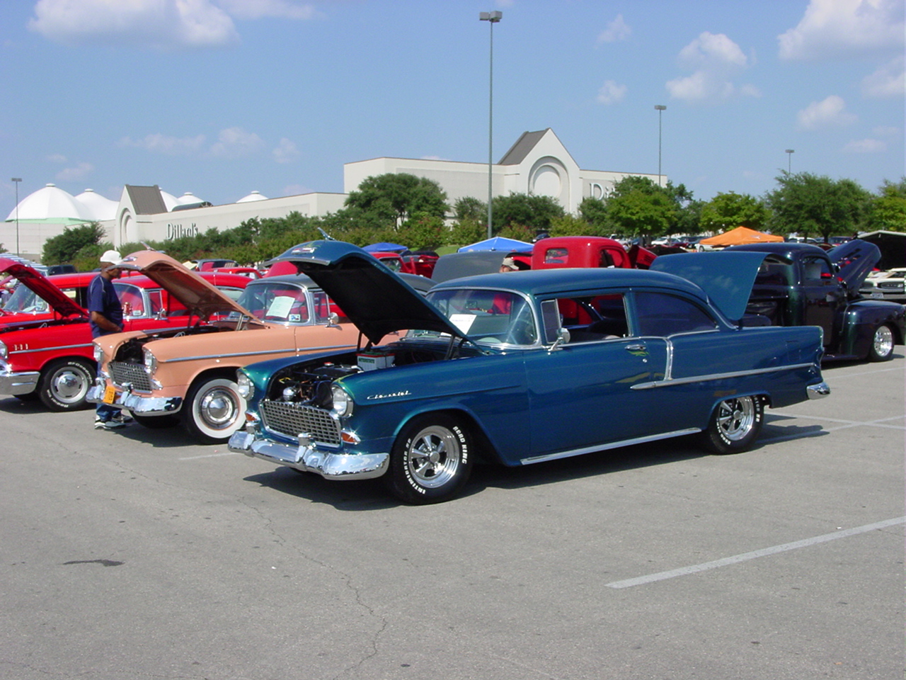 Pictures from the Rolling Oaks car show